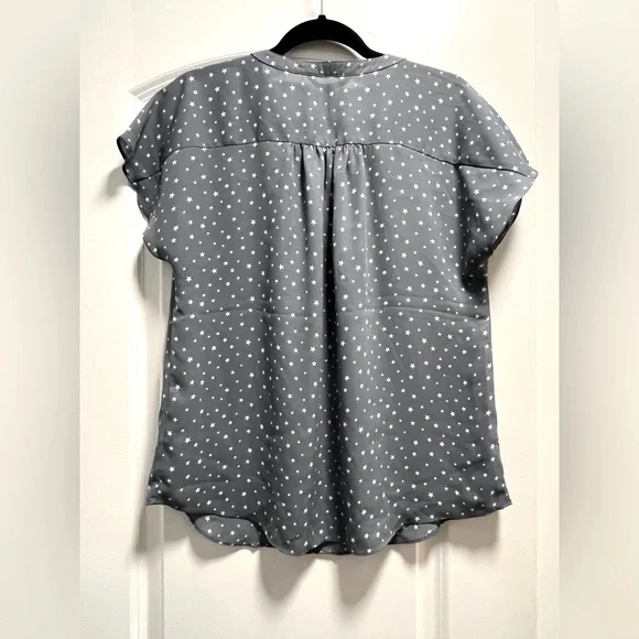 NWT - Banana Republic Factory, blue and white Star Print Top, size M - Picture 4 of 10